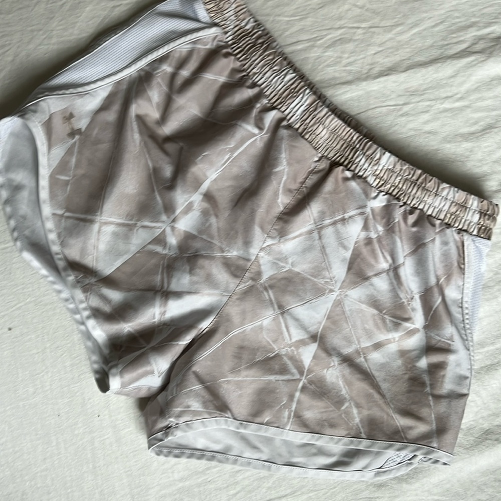 Women’s under armor shorts M